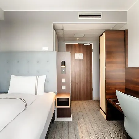 Premier Inn Berlin City Süd-2